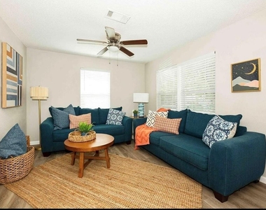 1407 E 35th Street - Photo Thumbnail 3