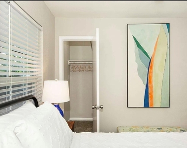 1407 E 35th Street - Photo Thumbnail 23