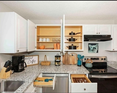 1407 E 35th Street - Photo Thumbnail 9