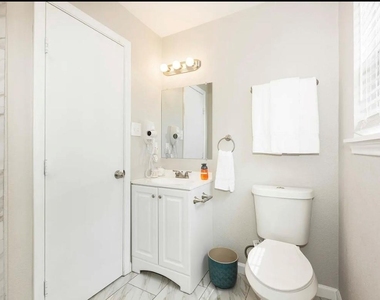 1407 E 35th Street - Photo Thumbnail 21