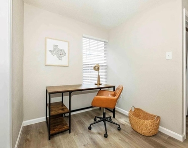 1407 E 35th Street - Photo Thumbnail 4