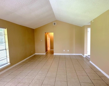 12210 Roandale Drive - Photo Thumbnail 11
