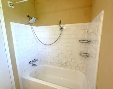 12210 Roandale Drive - Photo Thumbnail 15