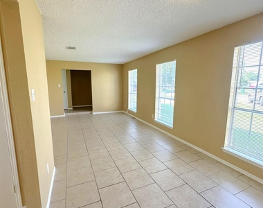 12210 Roandale Drive - Photo Thumbnail 4