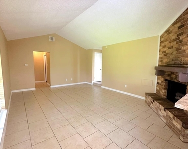 12210 Roandale Drive - Photo Thumbnail 10