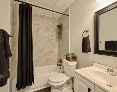 51 Harbour Row - Photo Thumbnail 16