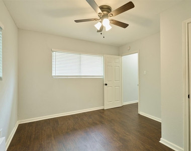 51 Harbour Row - Photo Thumbnail 14