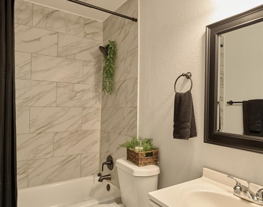 51 Harbour Row - Photo Thumbnail 15