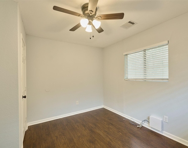 51 Harbour Row - Photo Thumbnail 12