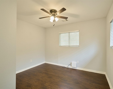 51 Harbour Row - Photo Thumbnail 11