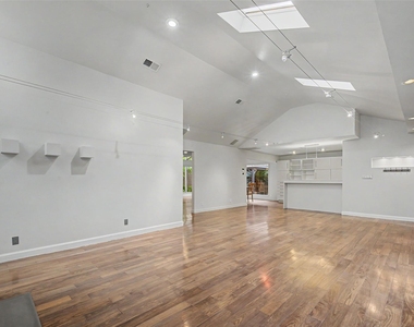 2723 Nottingham Street - Photo Thumbnail 2