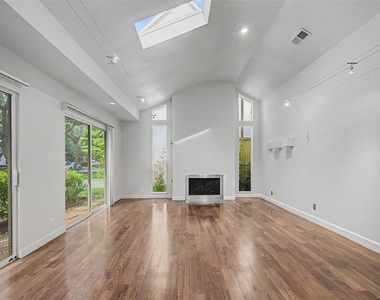 2723 Nottingham Street - Photo Thumbnail 5