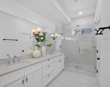 835 Rachel Street - Photo Thumbnail 3