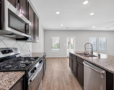 21522 Autumn Summit Street - Photo Thumbnail 8