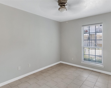 122 E Crosstimbers Street - Photo Thumbnail 7