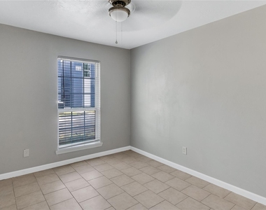 122 E Crosstimbers Street - Photo Thumbnail 8