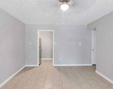122 E Crosstimbers Street - Photo Thumbnail 6