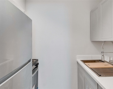 122 E Crosstimbers Street - Photo Thumbnail 3
