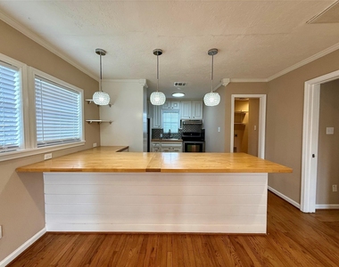 2519 Paul Quinn Street - Photo Thumbnail 4