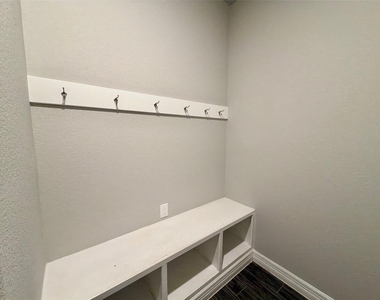 415 Northern Pike Drive - Photo Thumbnail 8