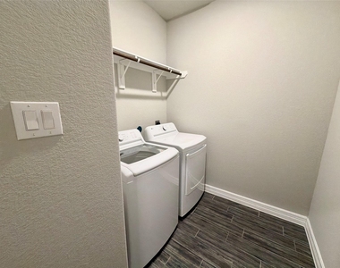 415 Northern Pike Drive - Photo Thumbnail 10