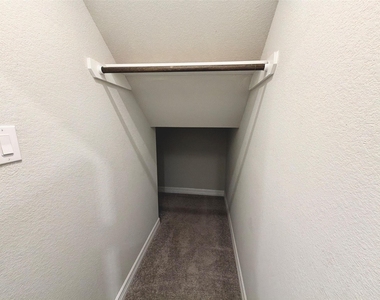 415 Northern Pike Drive - Photo Thumbnail 9