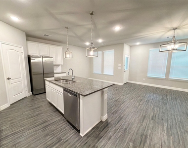 415 Northern Pike Drive - Photo Thumbnail 4