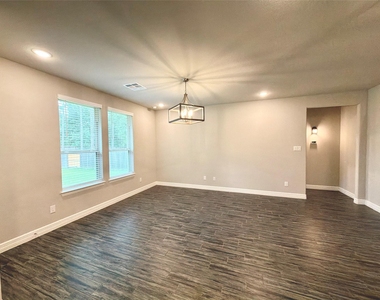 415 Northern Pike Drive - Photo Thumbnail 7