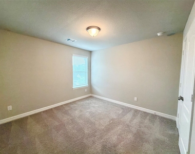415 Northern Pike Drive - Photo Thumbnail 23