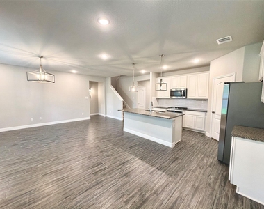 415 Northern Pike Drive - Photo Thumbnail 5