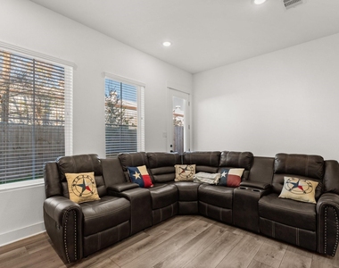 2928 Stevens Street - Photo Thumbnail 7