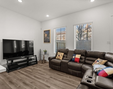 2928 Stevens Street - Photo Thumbnail 8