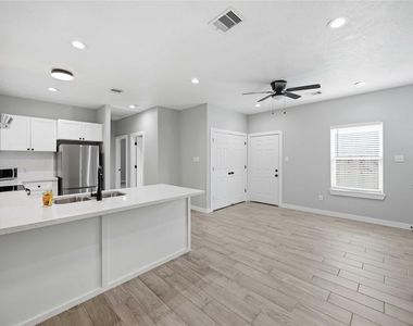 426 New Mexico Street - Photo Thumbnail 6