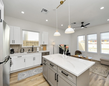 3909 Maggie Street - Photo Thumbnail 4