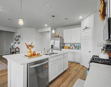 10842 Cliffs View Drive - Photo Thumbnail 15