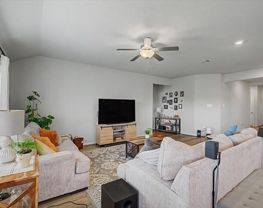 10842 Cliffs View Drive - Photo Thumbnail 7