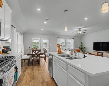 10842 Cliffs View Drive - Photo Thumbnail 16