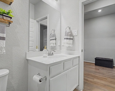 10842 Cliffs View Drive - Photo Thumbnail 32