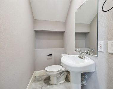 2807 Wichita Street - Photo Thumbnail 7