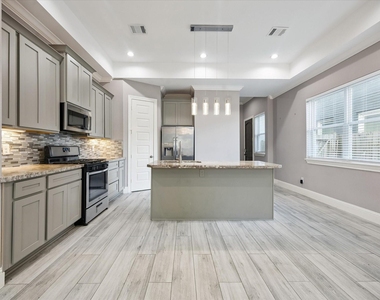 2807 Wichita Street - Photo Thumbnail 5