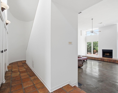 2810 Lake View Drive - Photo Thumbnail 18