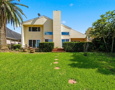 2810 Lake View Drive - Photo Thumbnail 11