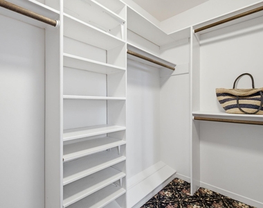 2810 Lake View Drive - Photo Thumbnail 34