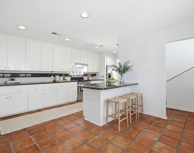 2810 Lake View Drive - Photo Thumbnail 40