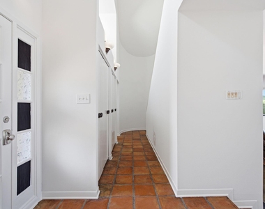 2810 Lake View Drive - Photo Thumbnail 17