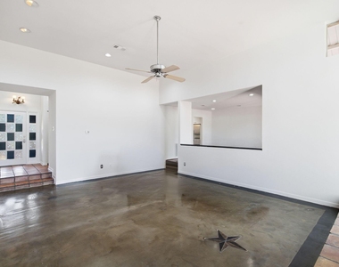 2810 Lake View Drive - Photo Thumbnail 25