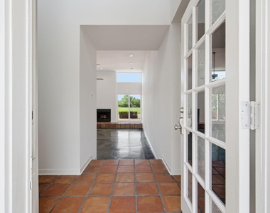 2810 Lake View Drive - Photo Thumbnail 15