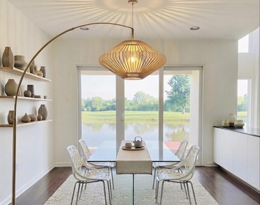 2810 Lake View Drive - Photo Thumbnail 4