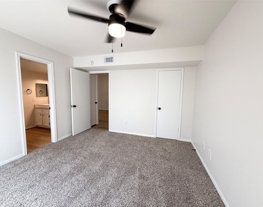 1860 White Oak Drive - Photo Thumbnail 14