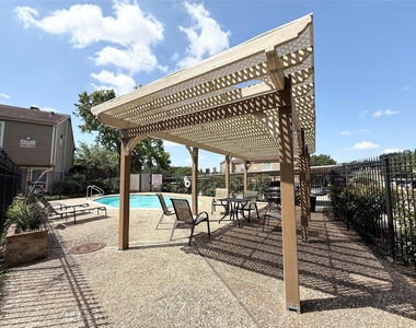 1860 White Oak Drive - Photo Thumbnail 4